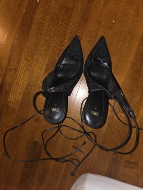 Zara Mesh Pointed-Toe Lace-Up Heels// Size 38